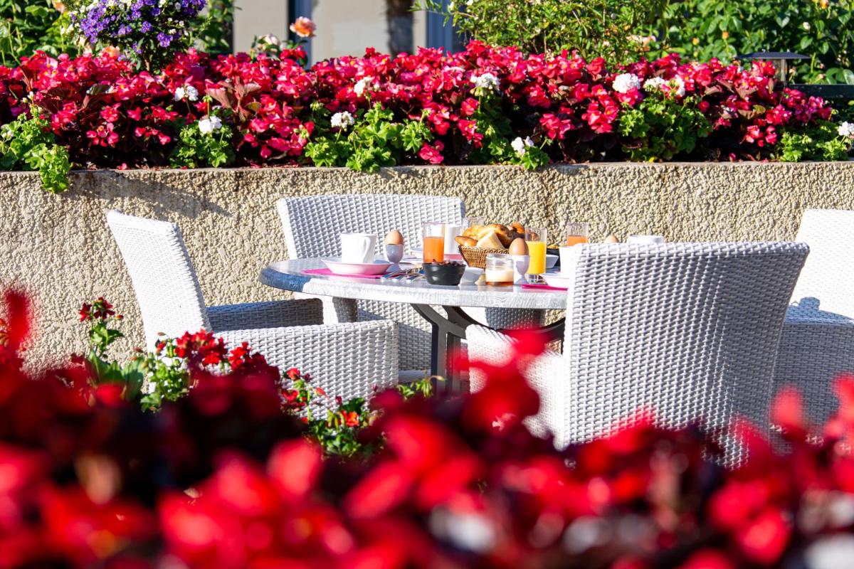 Jardin de l'établissement Le Pré de la Cure
