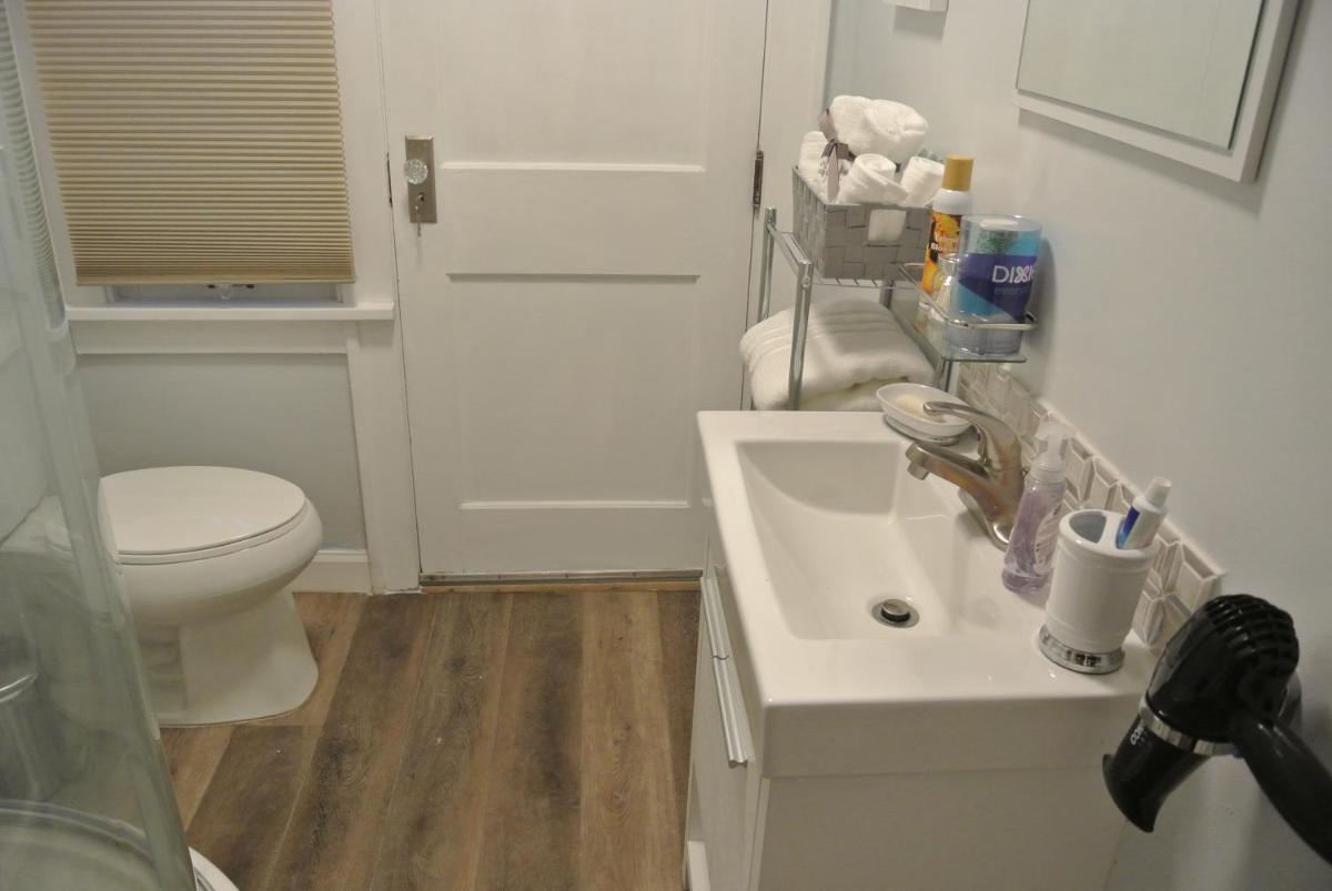 Cape Cod Vacation House In Two Rivers, Near Lake Michigan - Housity