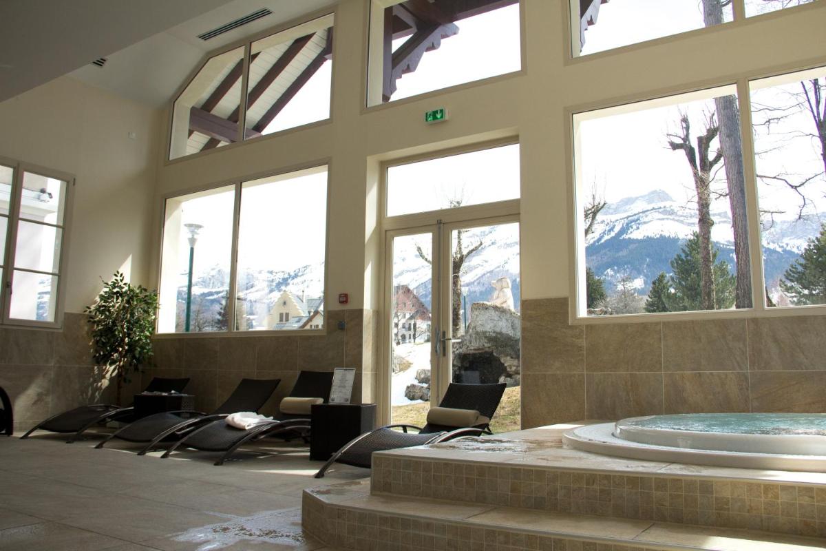 Vue générale sur la montagne ou vue sur la montagne depuis l'hôtel