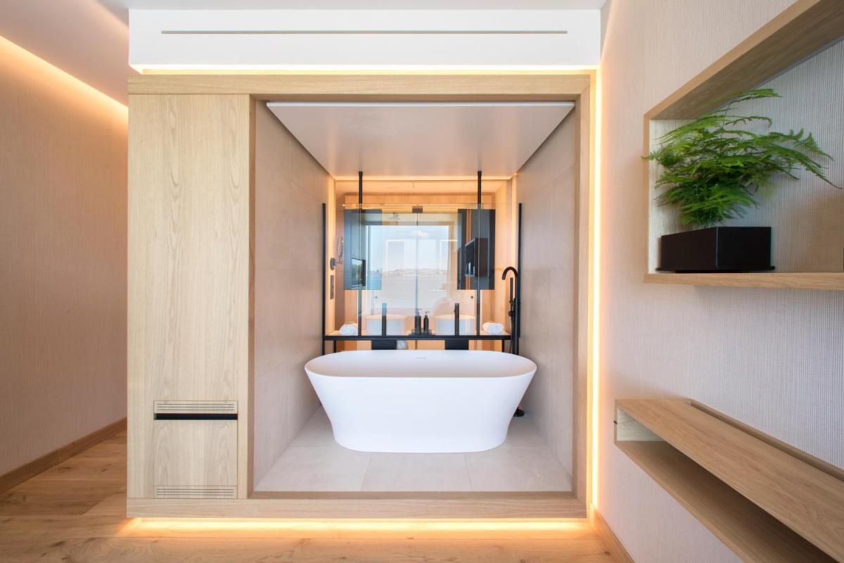 Un baño de Noa Boutique Hotel