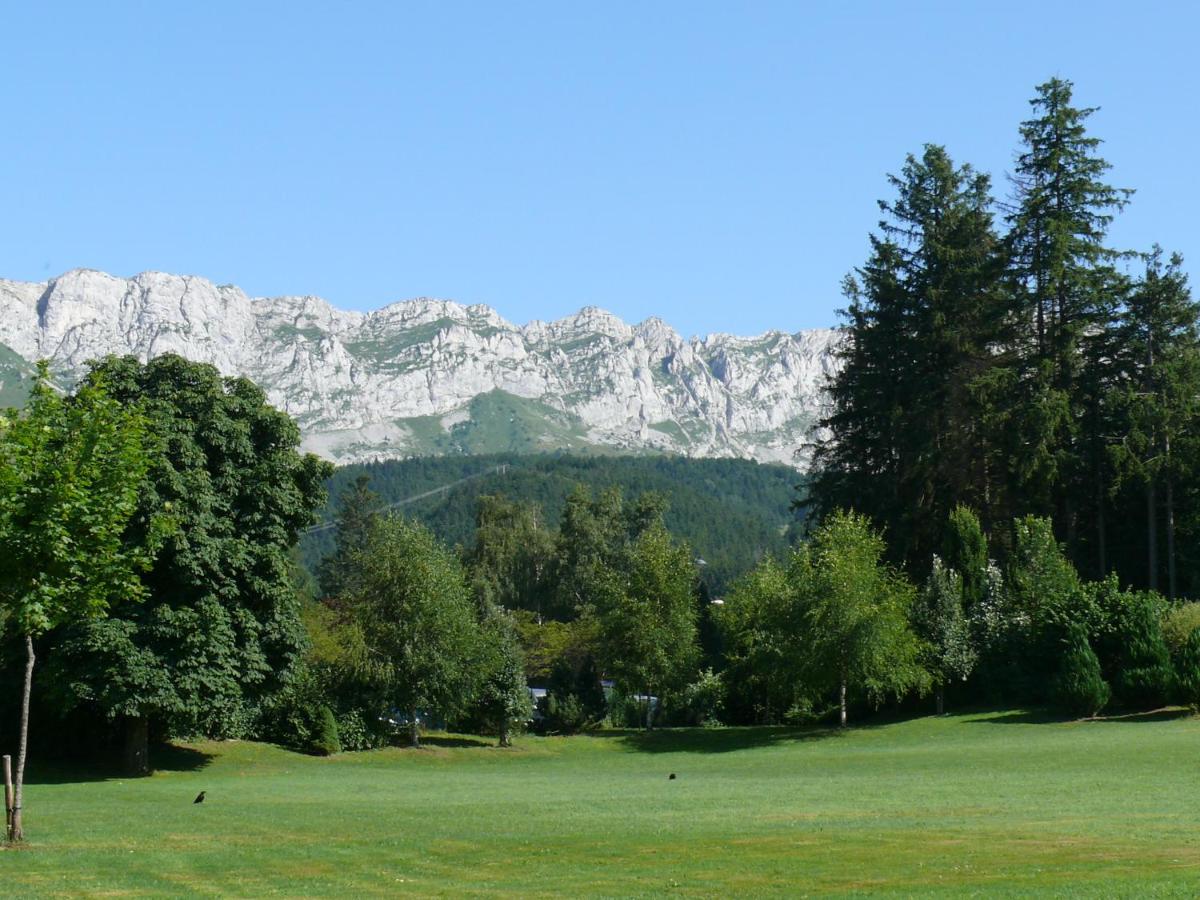 Vue générale sur la montagne ou vue sur la montagne depuis l'hôtel