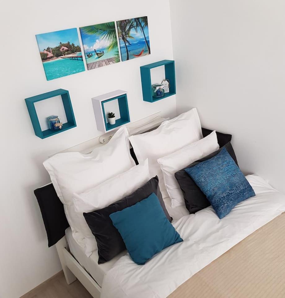 New cosy 1BR ap, 3 min walk to Eros beach Navodari - Housity