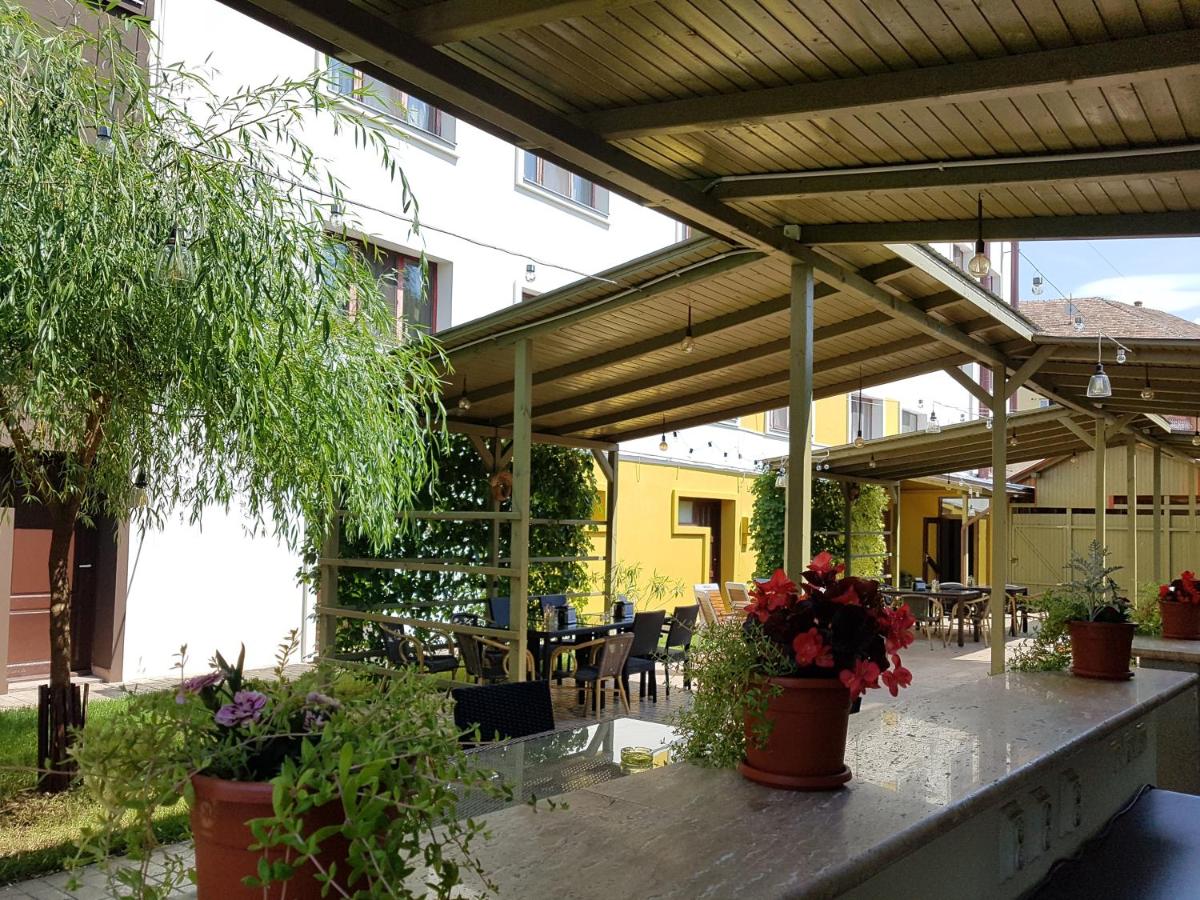 Hotel Dacor - Housity