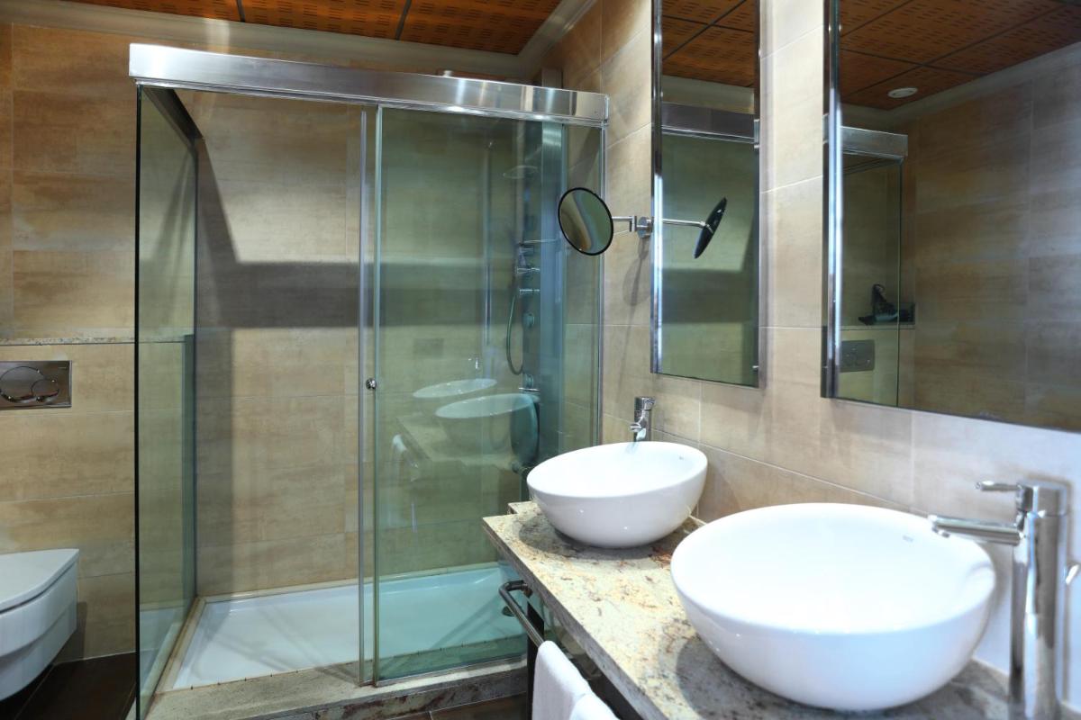 Un baño de Hotel Playa Golf - Adults Only