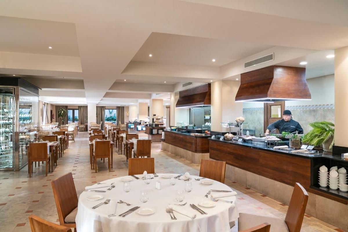 Un restaurante o sitio para comer en Vincci Selección La Plantación del Sur