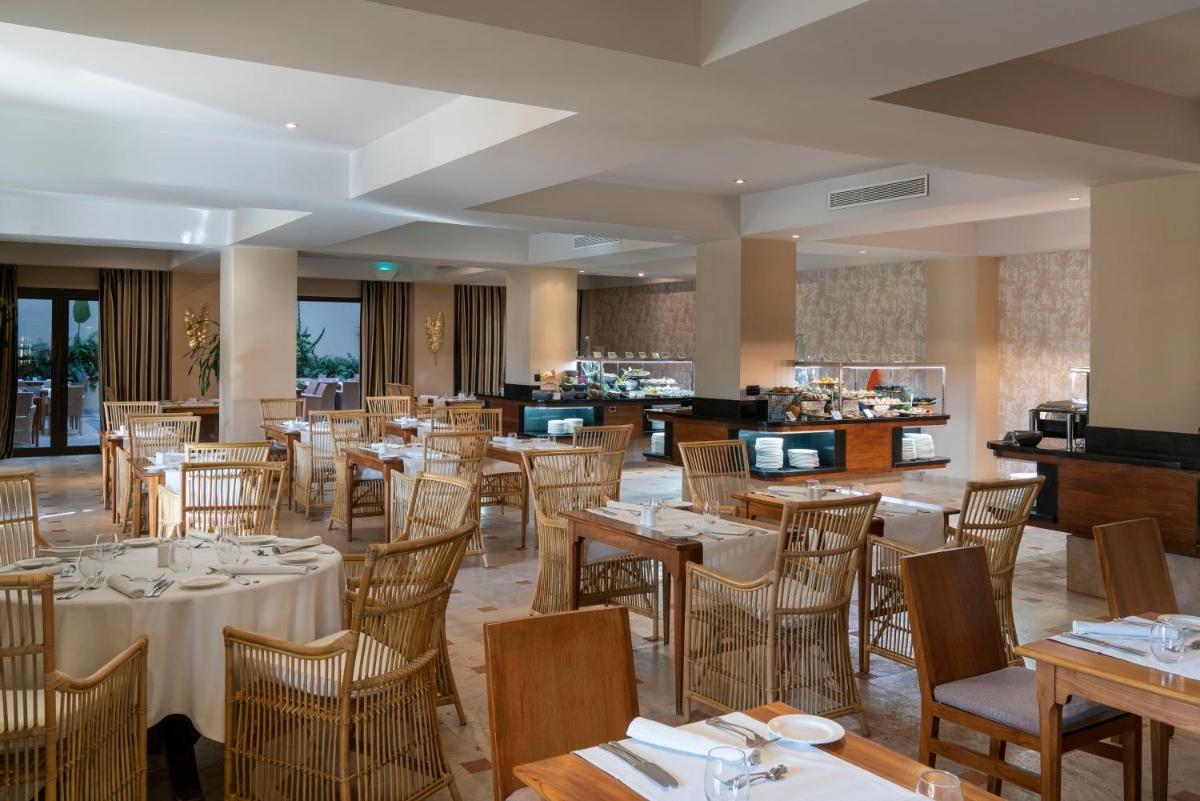 Un restaurante o sitio para comer en Vincci Selección La Plantación del Sur