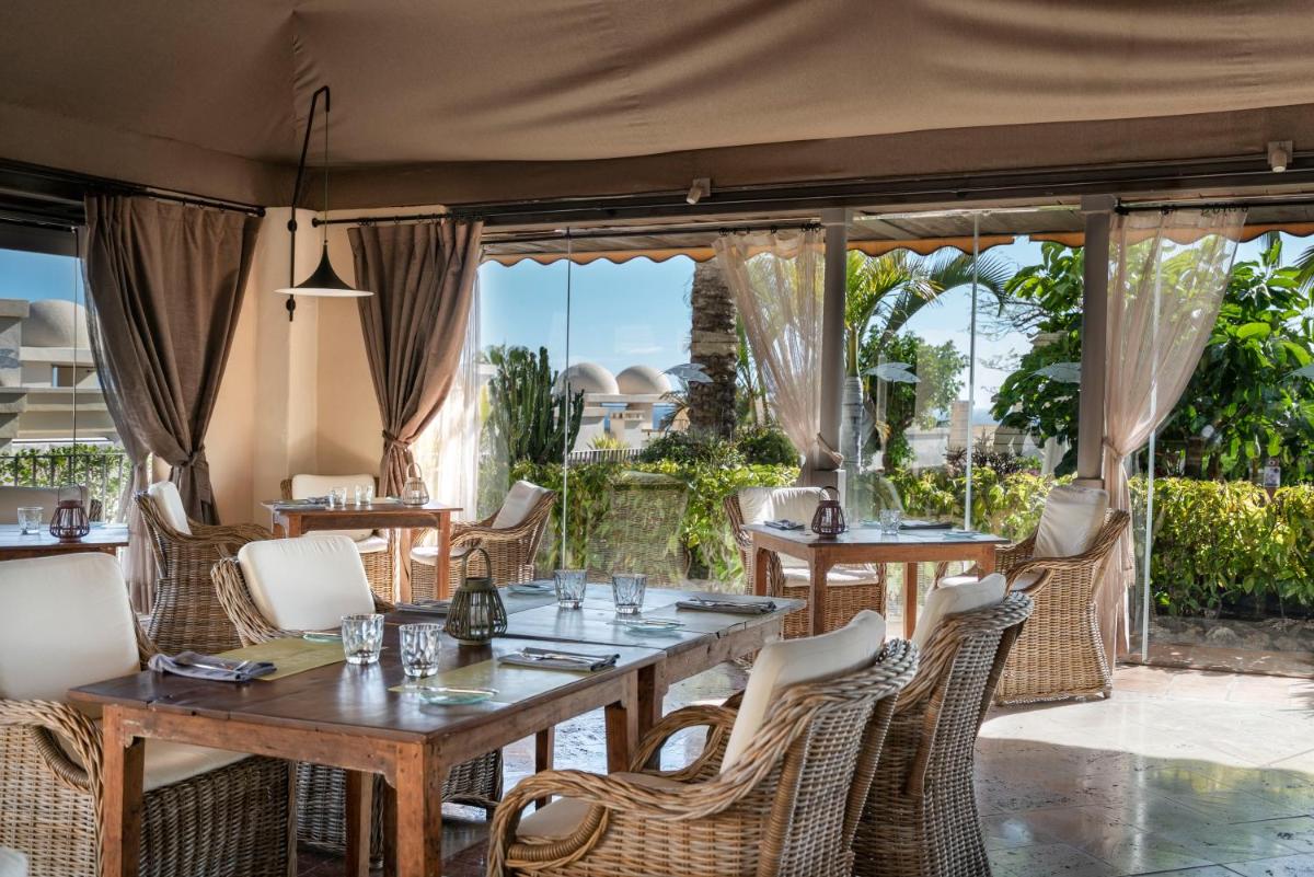 Un restaurante o sitio para comer en Vincci Selección La Plantación del Sur