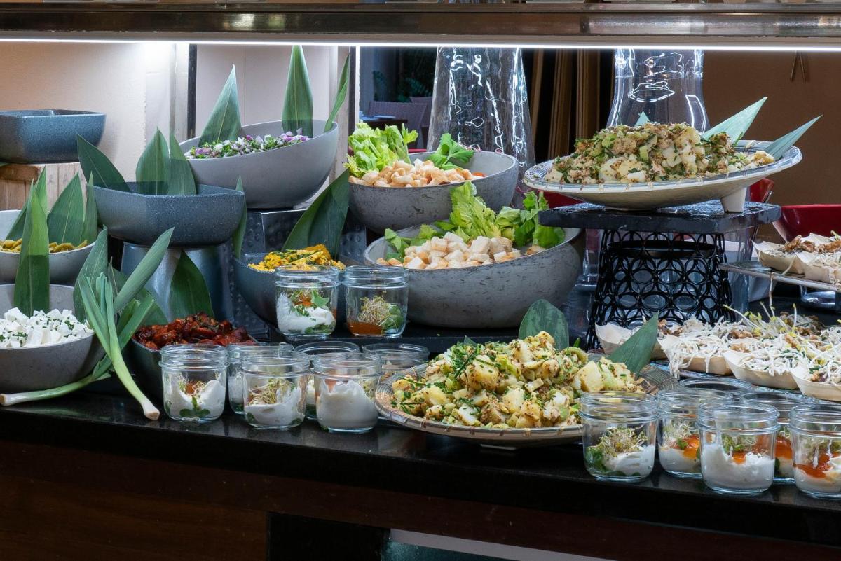 Comida en o cerca de este hotel