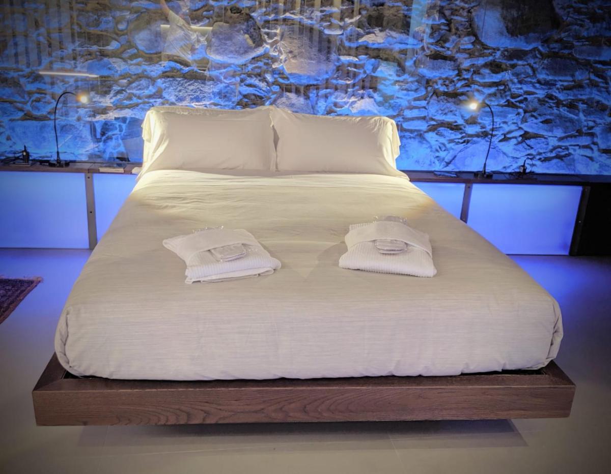 Blu Luna - Housity