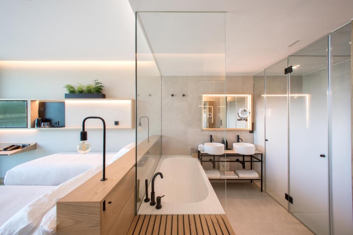 Un baño de Noa Boutique Hotel