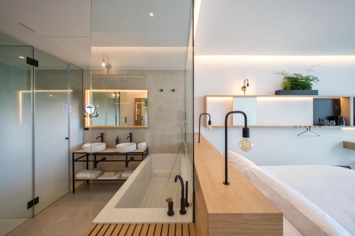 Un baño de Noa Boutique Hotel