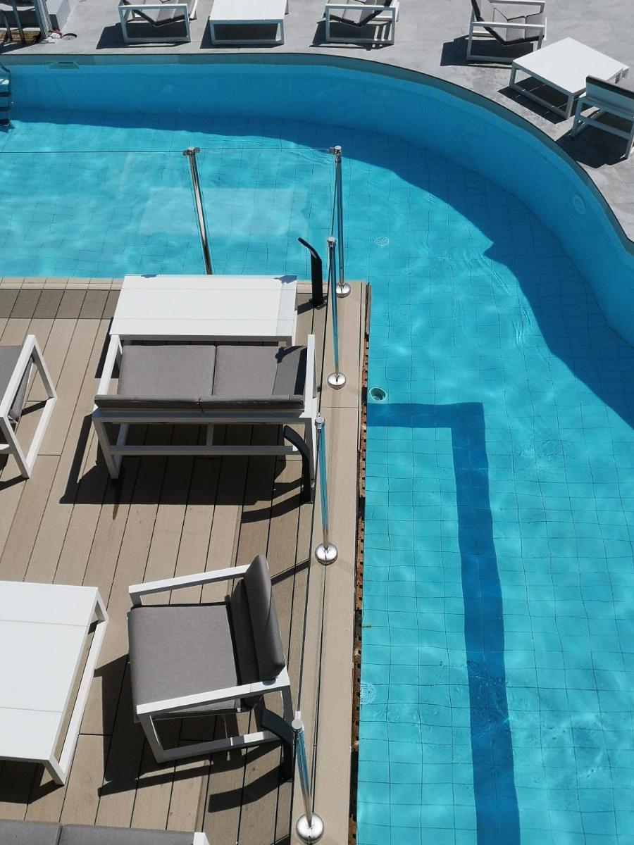 Piscine de l'établissement Le Diana Hôtel & Spa ou située à proximité