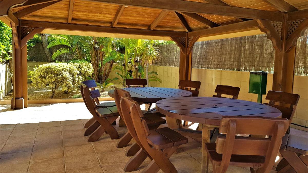 Lovely Apartment Beach Front & Pool - Housity