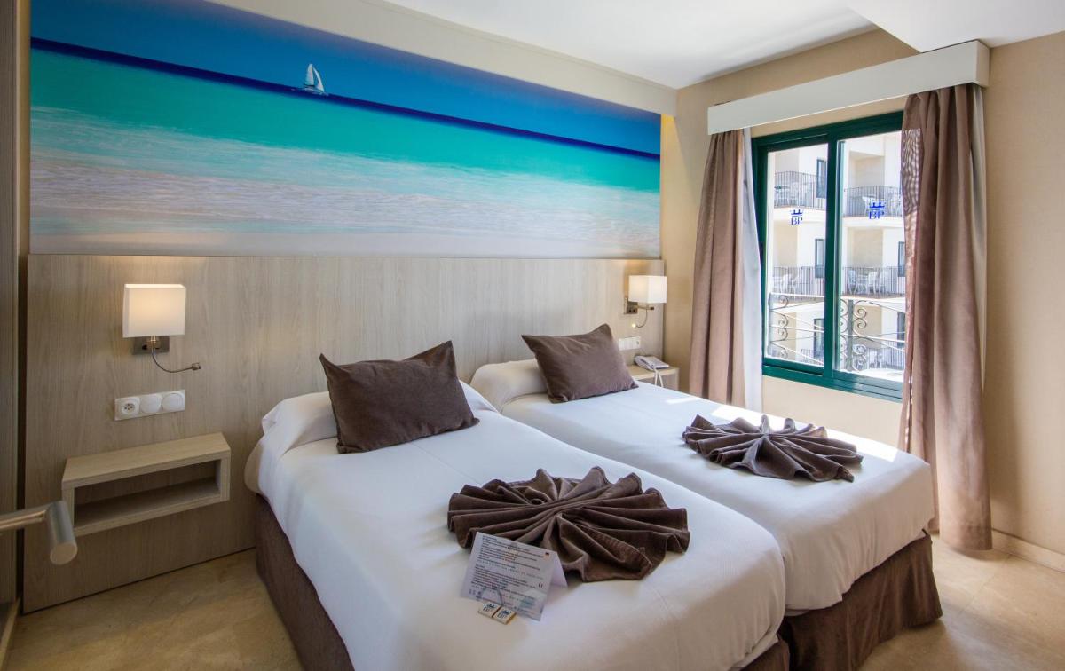 Cama o camas de una habitación en Benalmadena Palace Spa