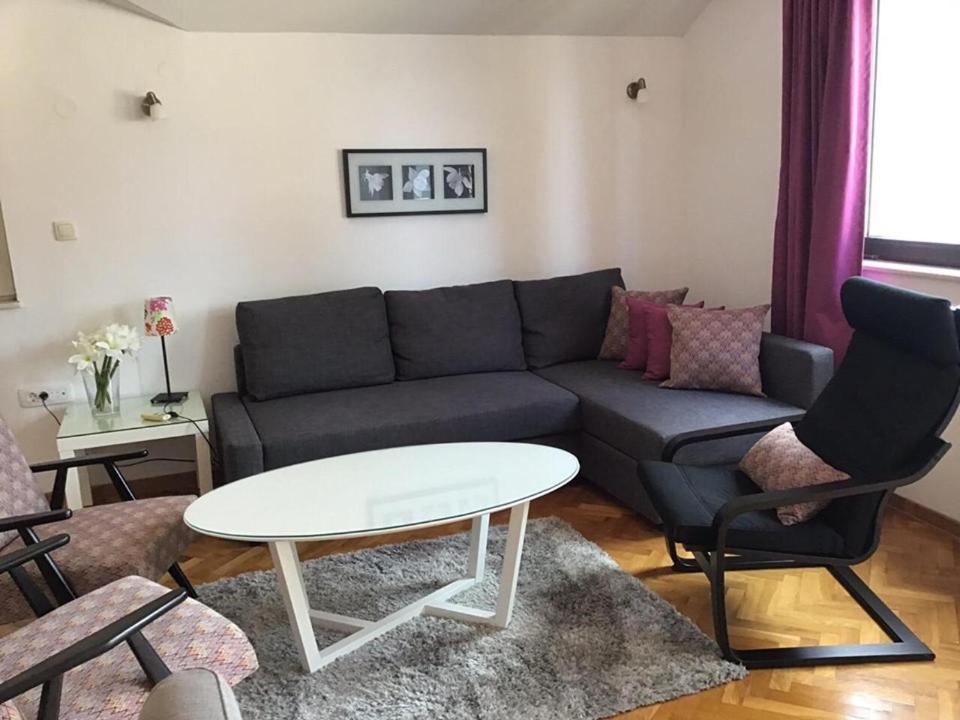 Apartmani Bozovic - Housity