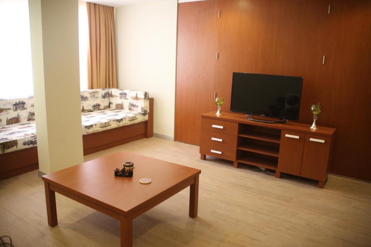 Honey House Apartment - Housity