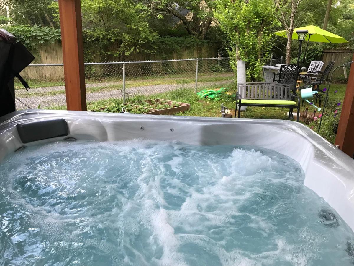 Ed & Rosie's Place - Housity