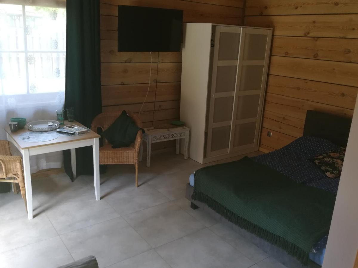 Fajna Chatka - Housity