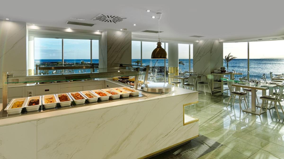 Comida en o cerca de este hotel