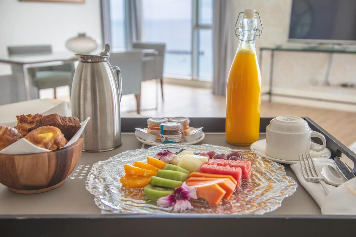 Comida en o cerca de este hotel