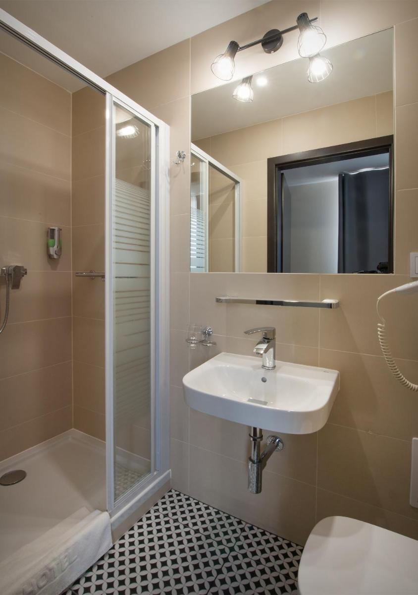 Hotel Capitol - Housity