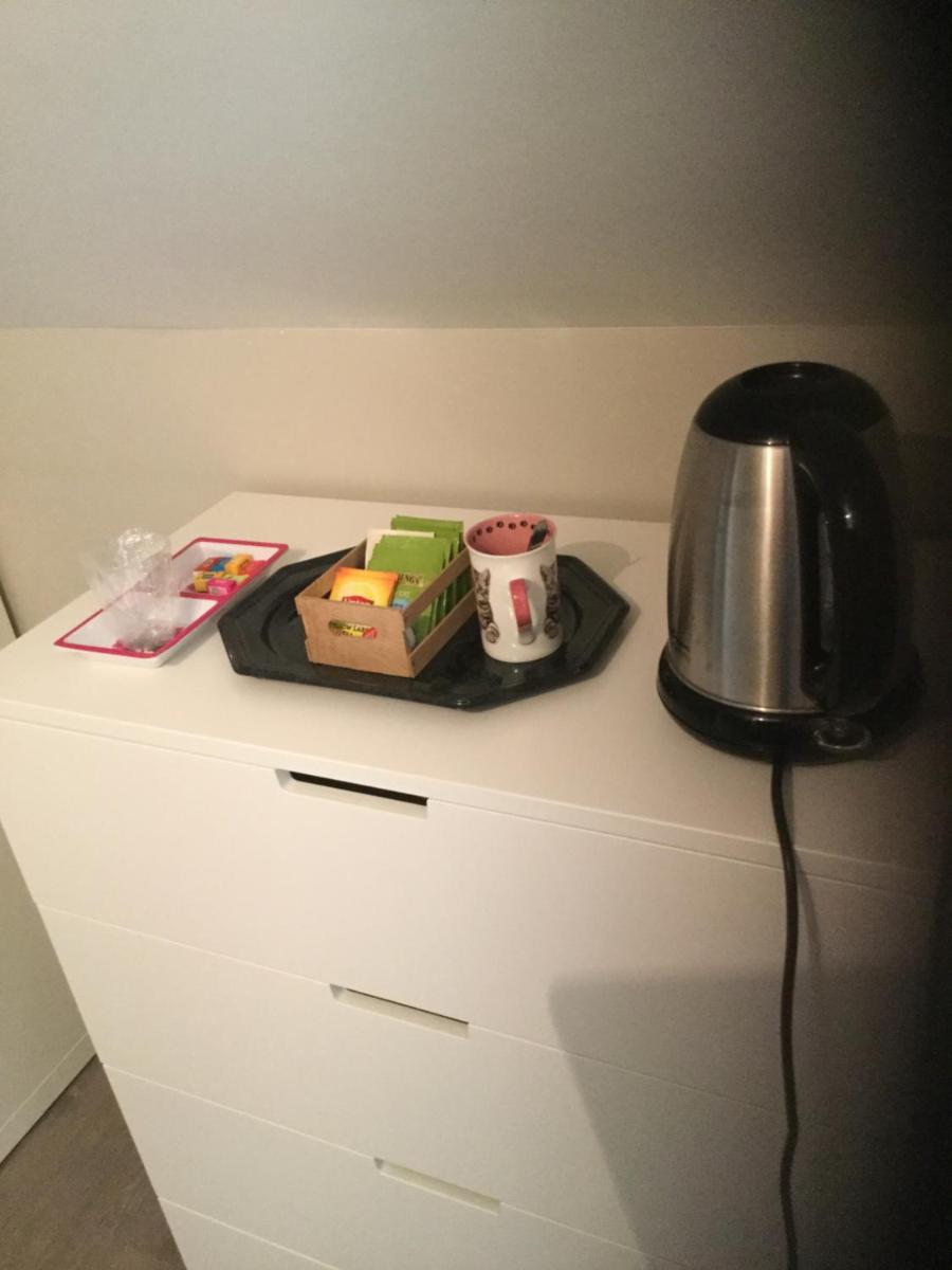 Grande chambre chez l habitant, sanitaires partagés avec éventuels autres locataires - Housity