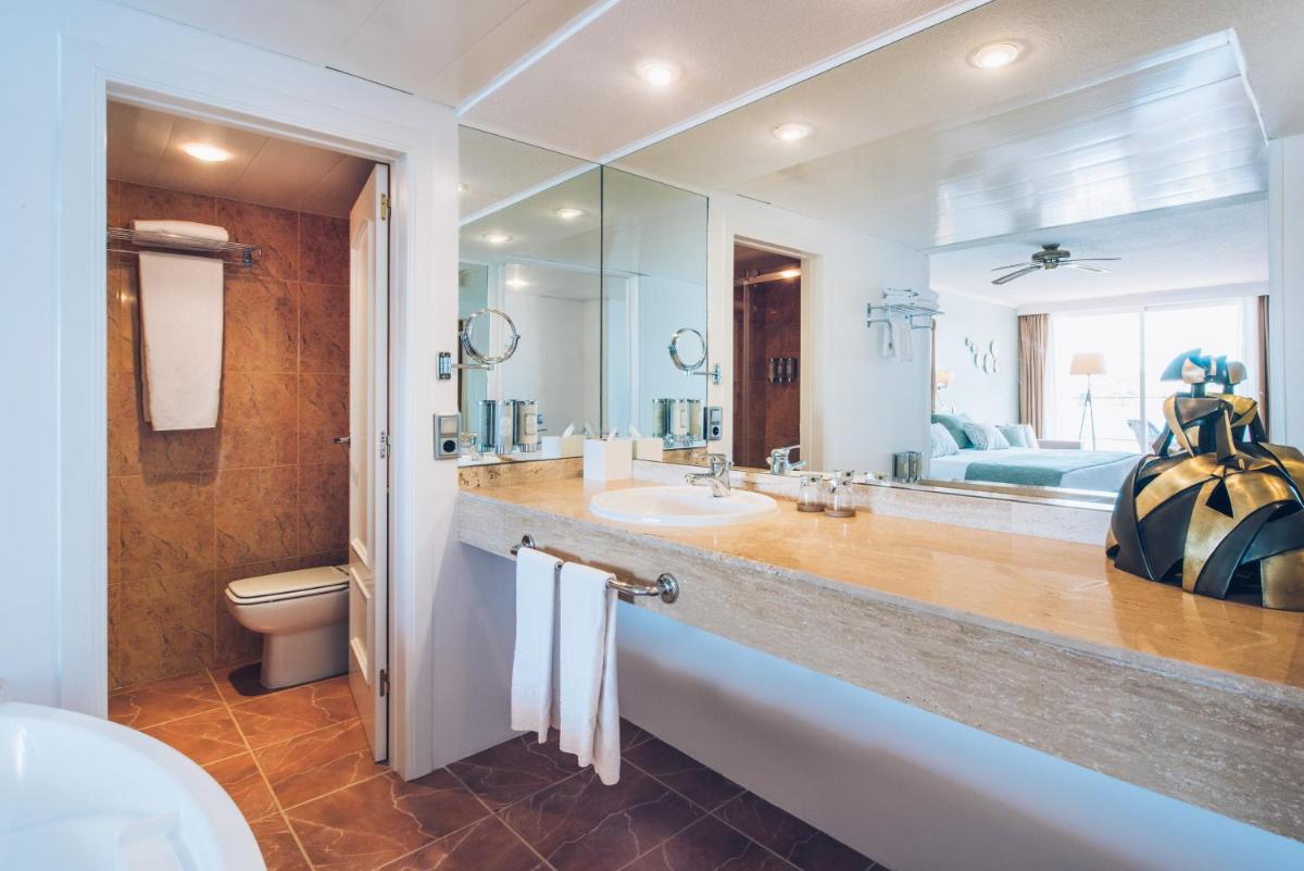 Un baño de Iberostar Selection Jardín del Sol Suites - Adults Only