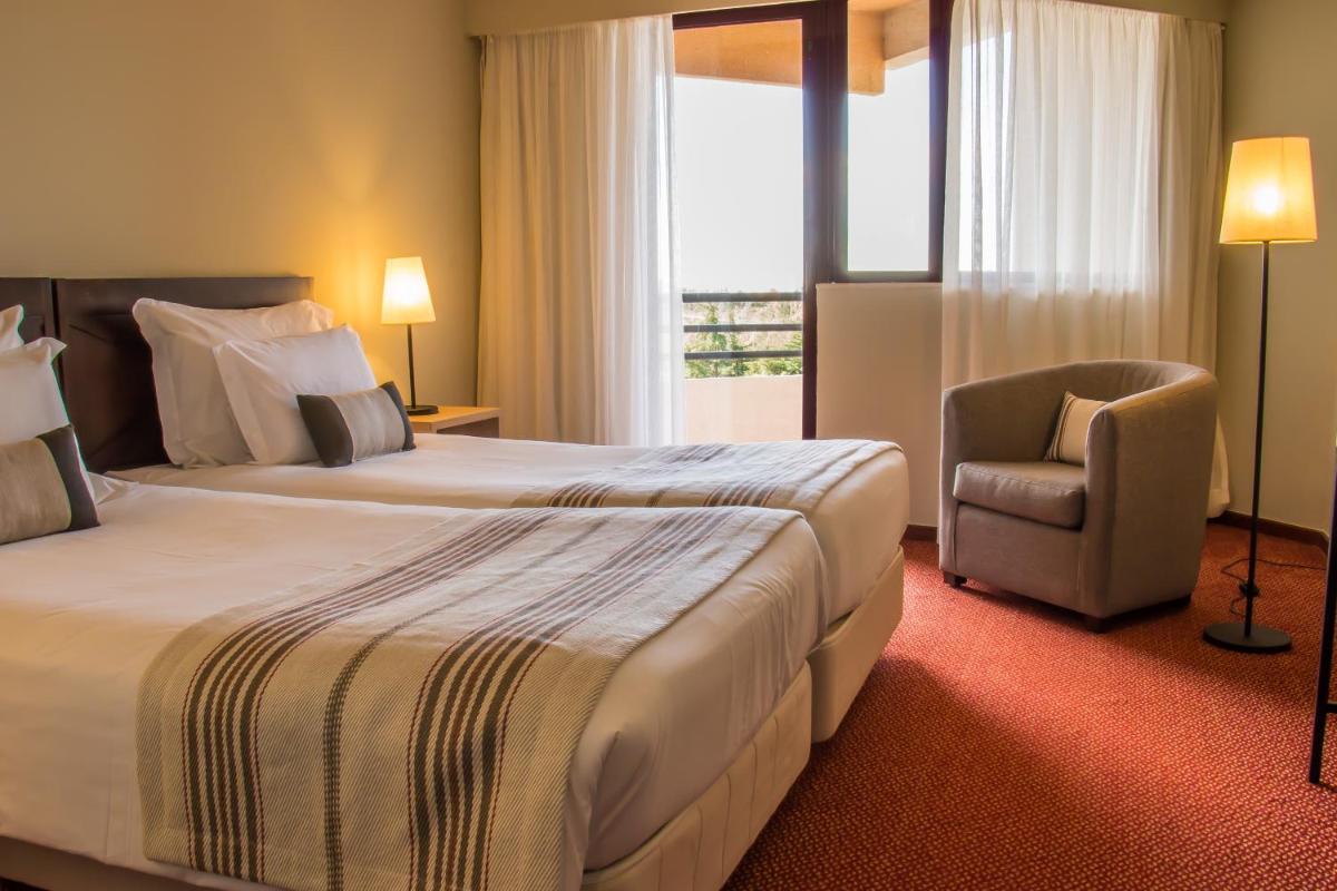 Uma cama ou camas num quarto em Evora Hotel