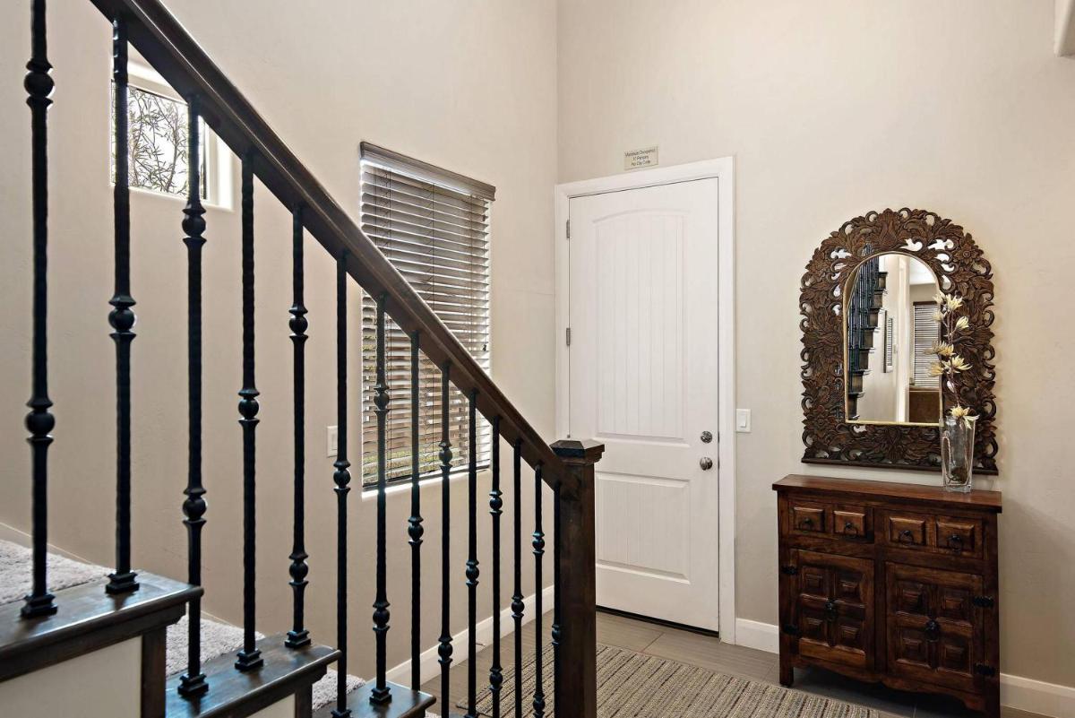 Zion's Den - Housity