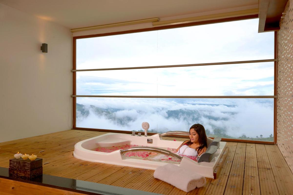 Suitetrails - Amber Dale Luxury Hotel & Spa, Munnar