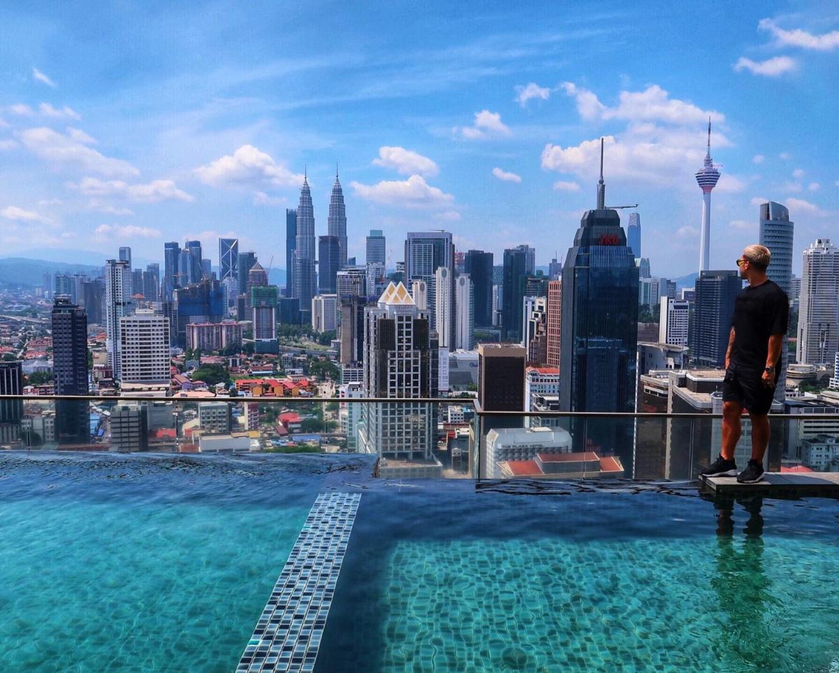 Regalia Residence The Sky Pool Suite - Housity