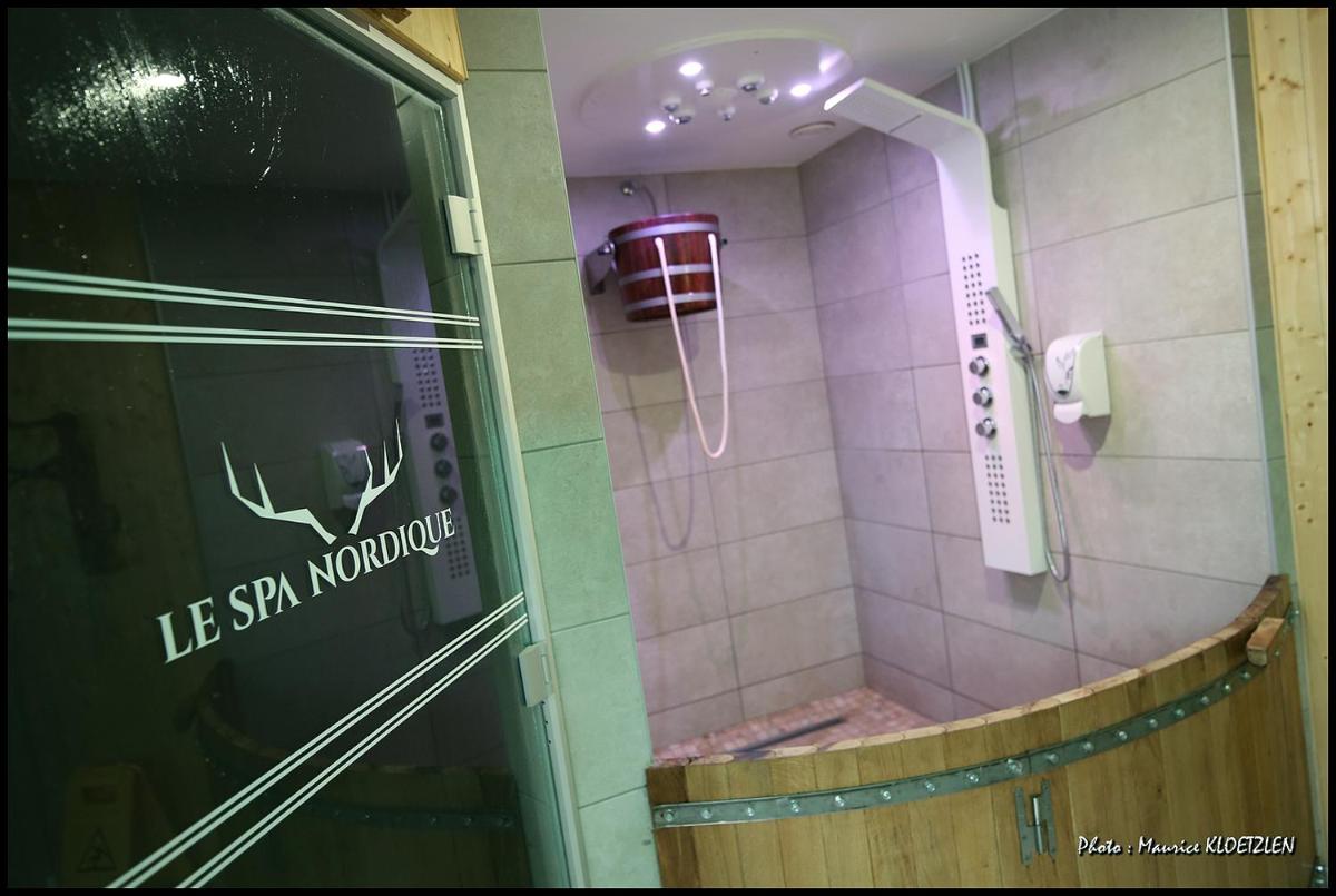 Salle de bains dans l'établissement Domaine du Hirtz, Restaurant & Spa