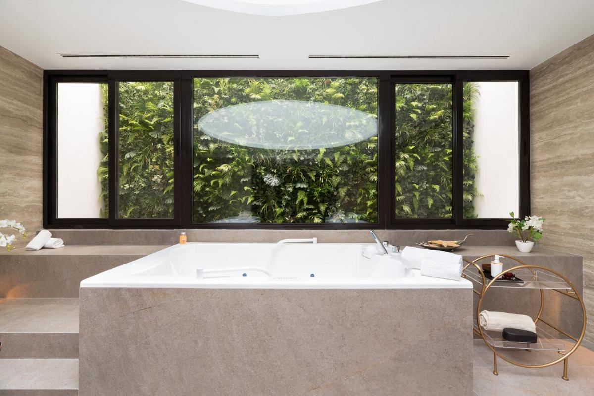 Un baño de Eurostars Gran Hotel La Toja
