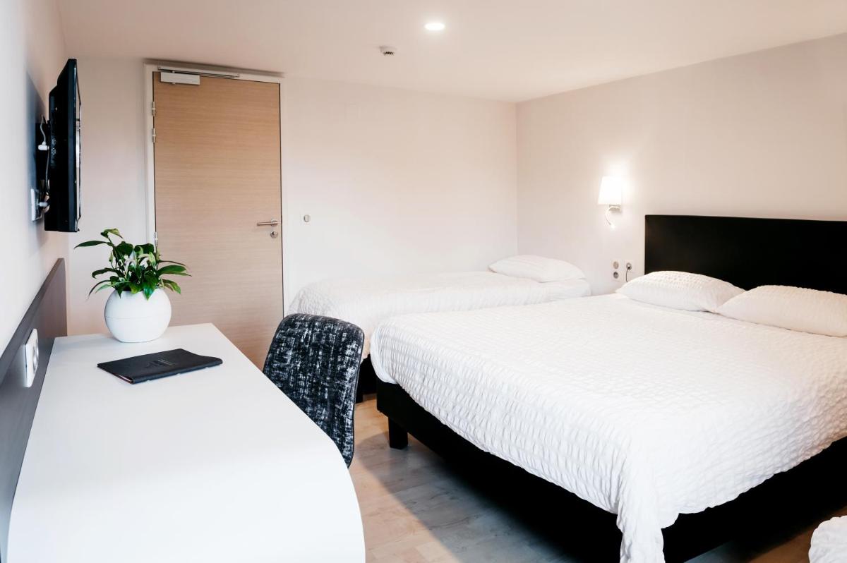 Un ou plusieurs lits dans un hébergement de l'établissement Logis Hôtel Restaurant Au Lion Rouge