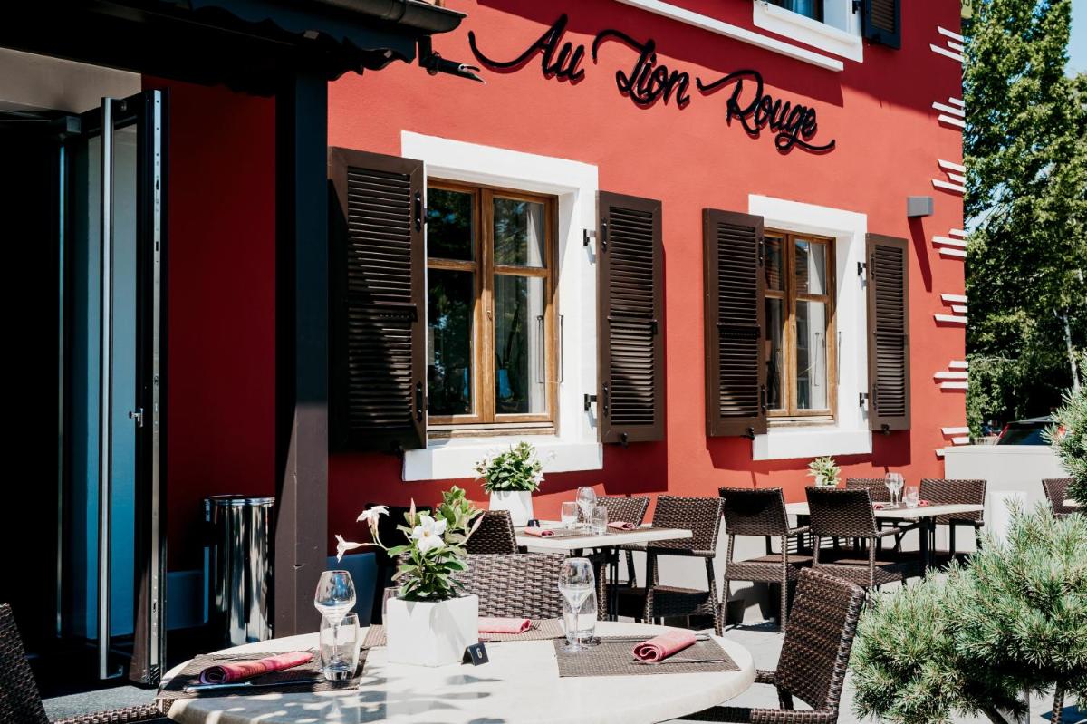 Restaurant ou autre lieu de restauration dans l'établissement Logis Hôtel Restaurant Au Lion Rouge