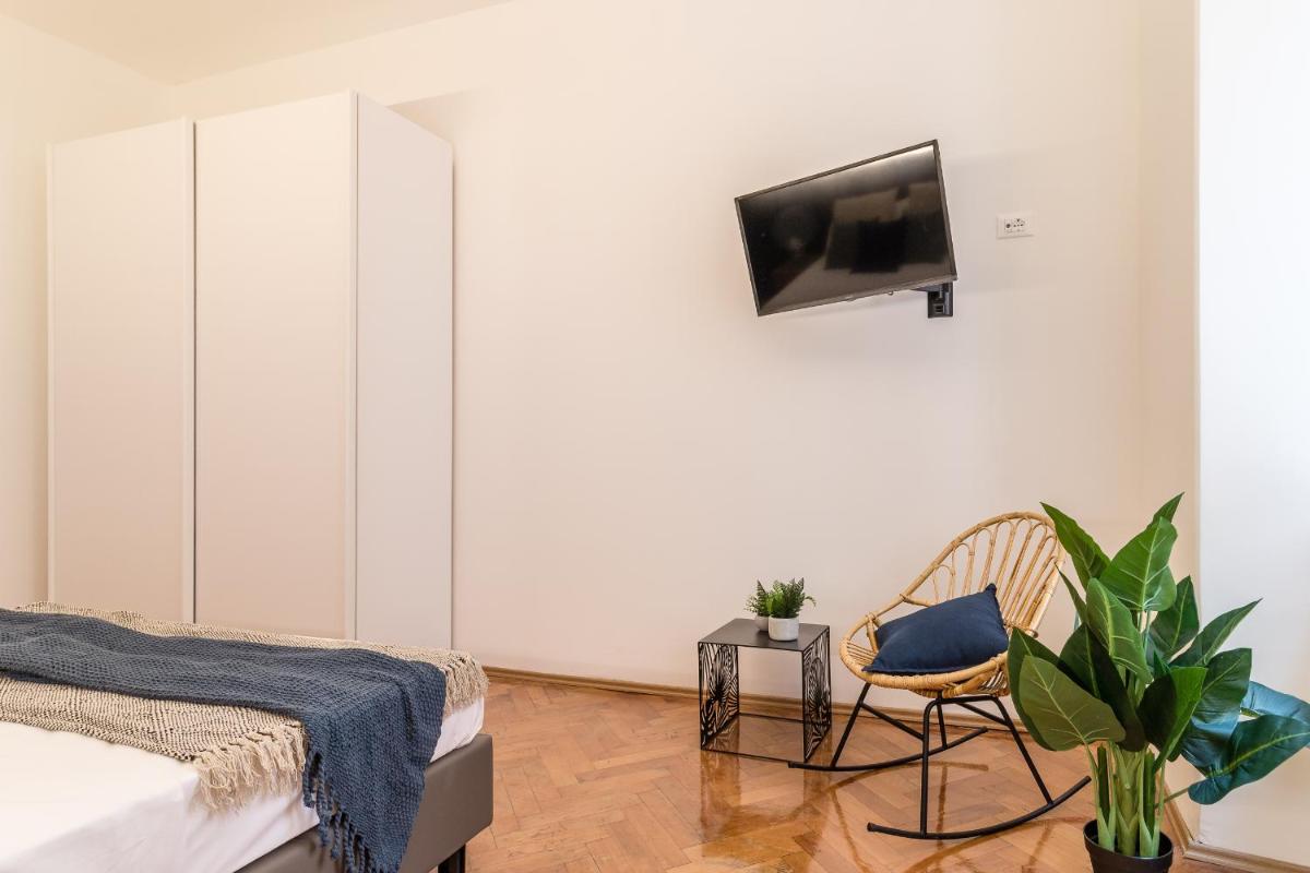 Pregiata camera con bagno privato - Blu di Prussia - Housity