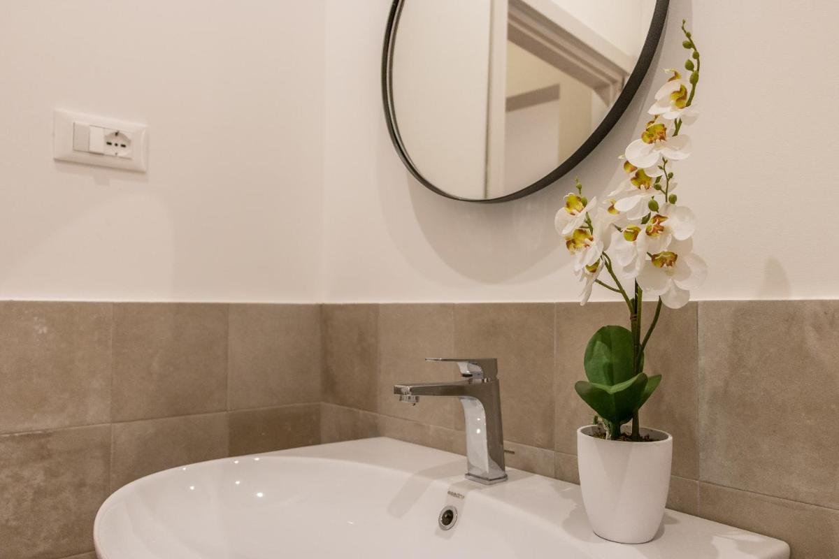 Pregiata camera con bagno privato - Blu di Prussia - Housity