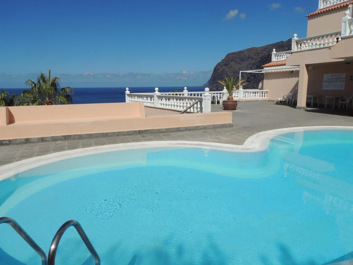 Magnificent Apt. with Sea View, Cliff & Marina - Housity