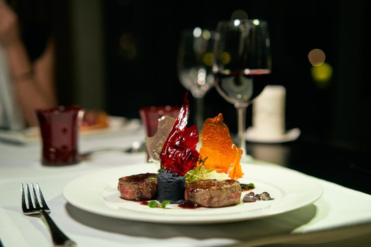 Comida en o cerca de este hotel