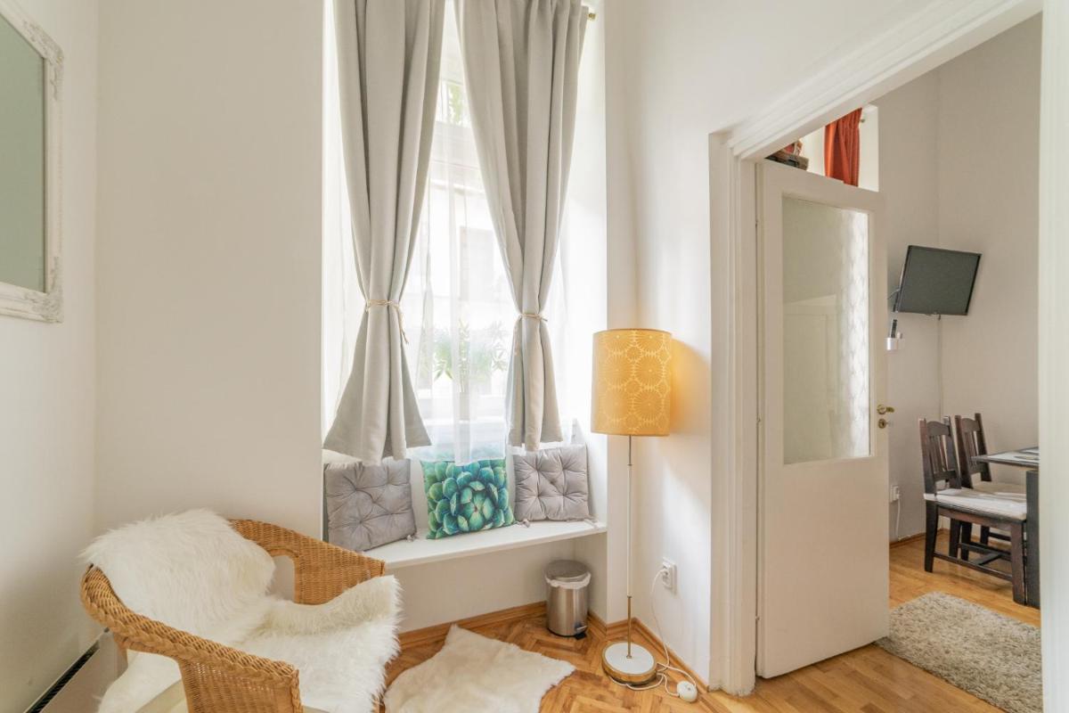 Gabi's Central Broadway Nest @ Nagymező str - Housity