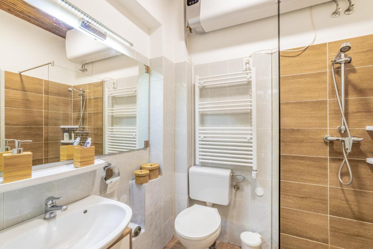 Gabi's Central Broadway Nest @ Nagymező str - Housity