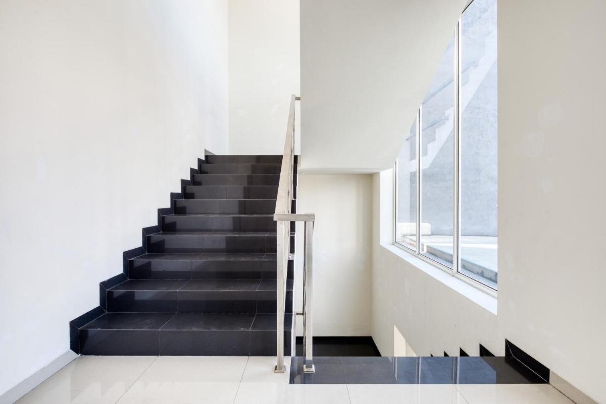 RedDoorz near Ciputra World 3 - Housity