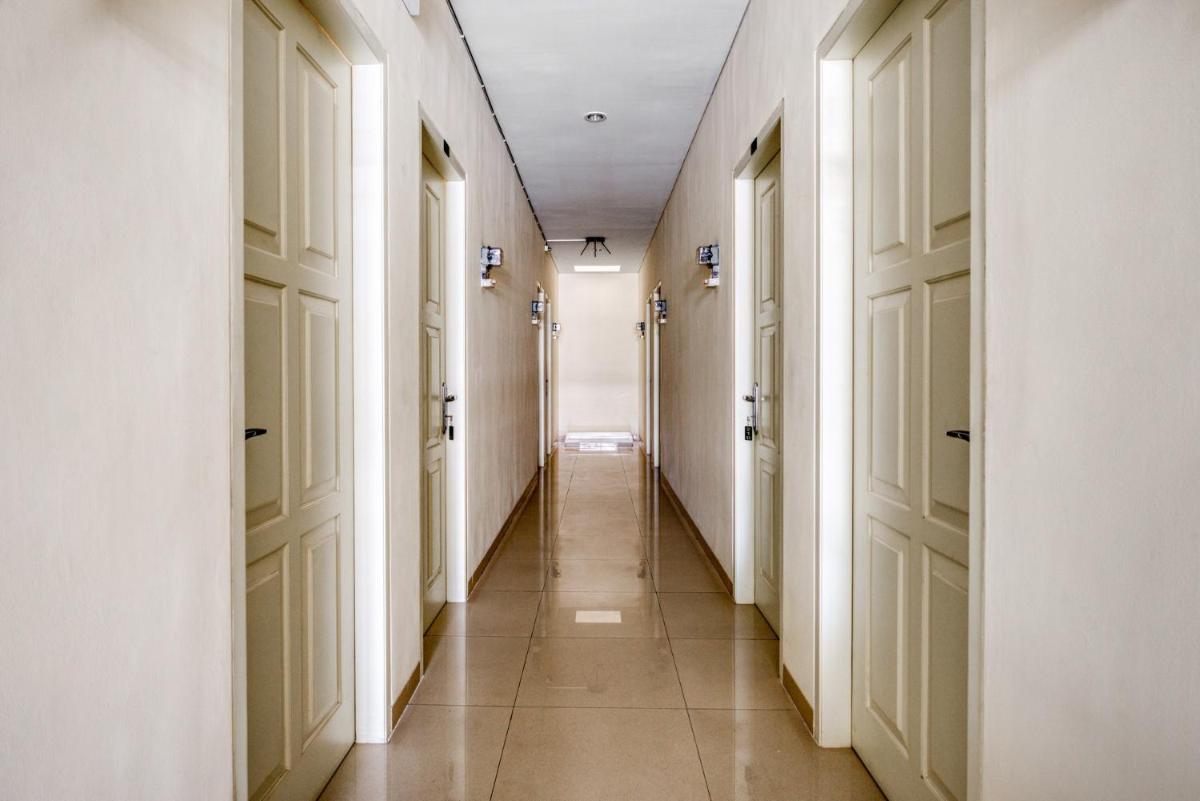 RedDoorz near Ciputra World 3 - Housity
