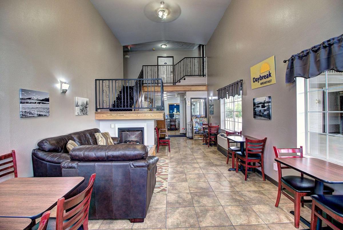Days Inn & Suites by Wyndham Lolo - Housity