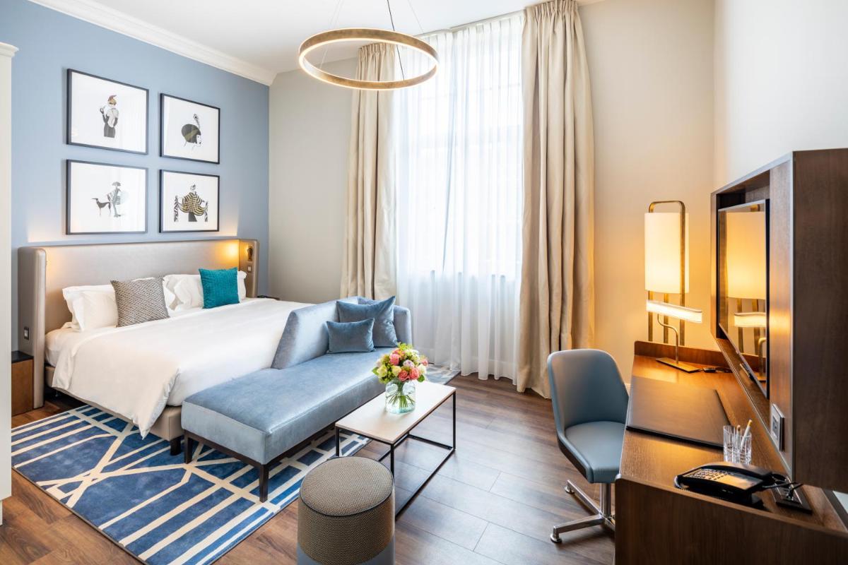 Ein Bett oder Betten in einem Zimmer der Unterkunft Fraser Suites Hamburg Ein Bett oder Betten in einem Zimmer der Unterkunft Fraser Suites Hamburg