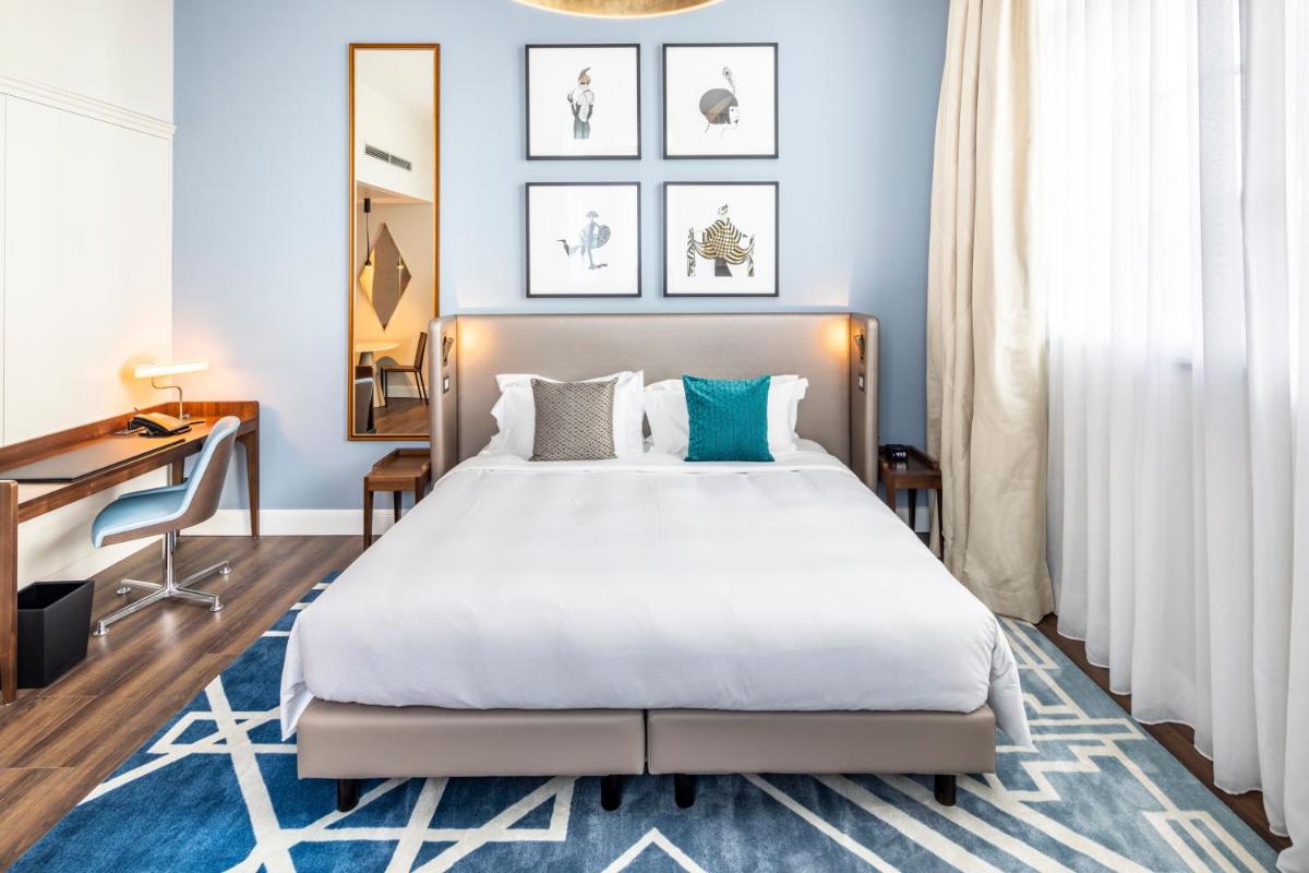 Ein Bett oder Betten in einem Zimmer der Unterkunft Fraser Suites Hamburg Ein Bett oder Betten in einem Zimmer der Unterkunft Fraser Suites Hamburg