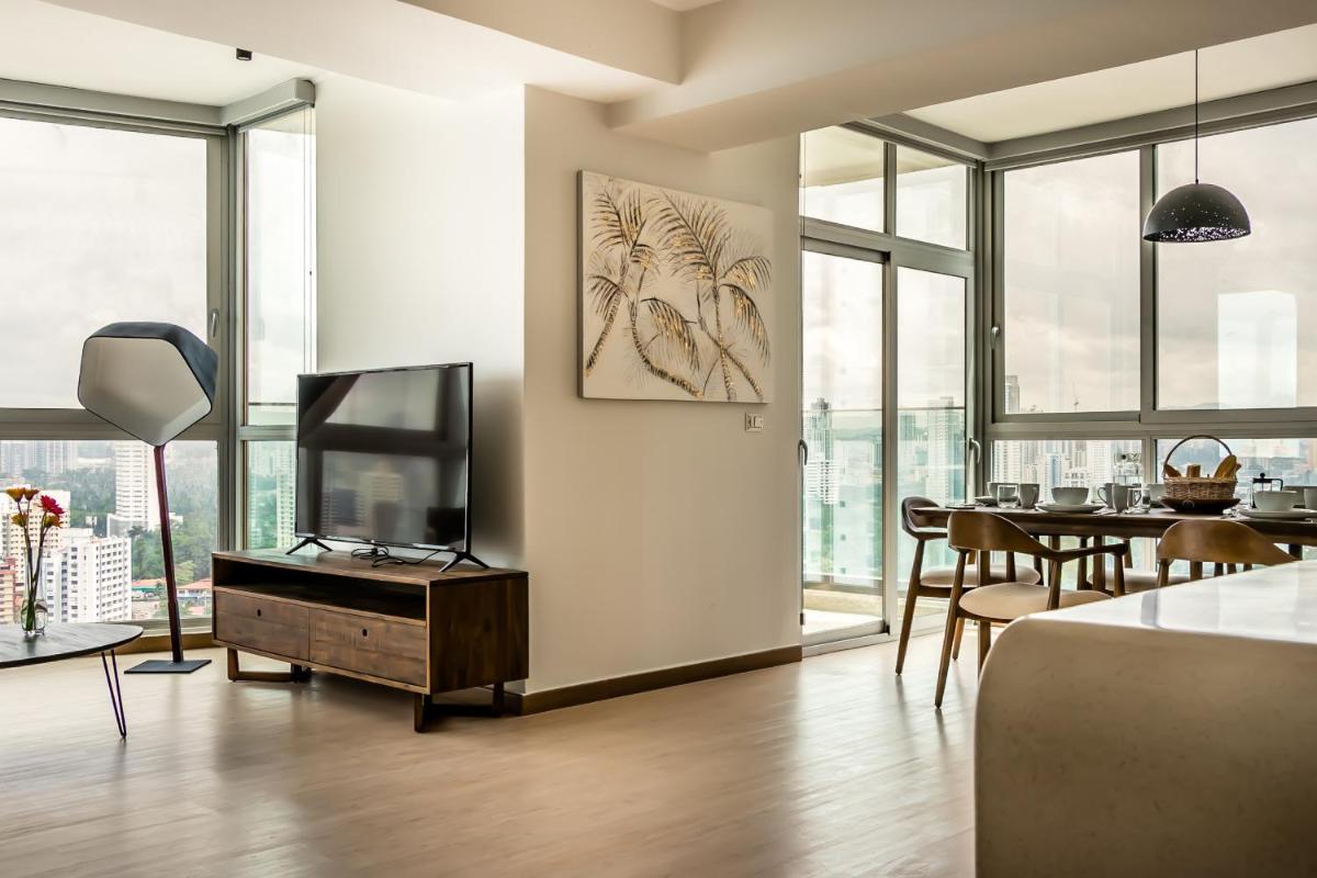 Lush Apartment City View - PH Quartier Del Mar - Housity