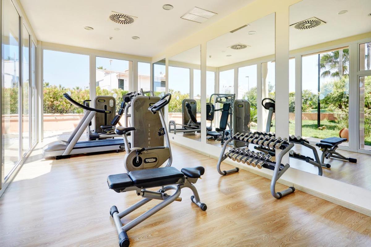 Gimnasio o instalaciones de fitness de Grupotel Macarella Suites & Spa