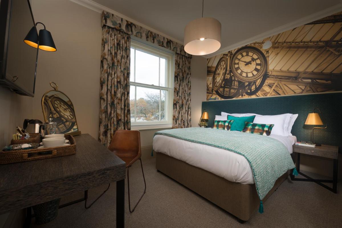 Harper's Steakhouse with Rooms, Haslemere - Housity