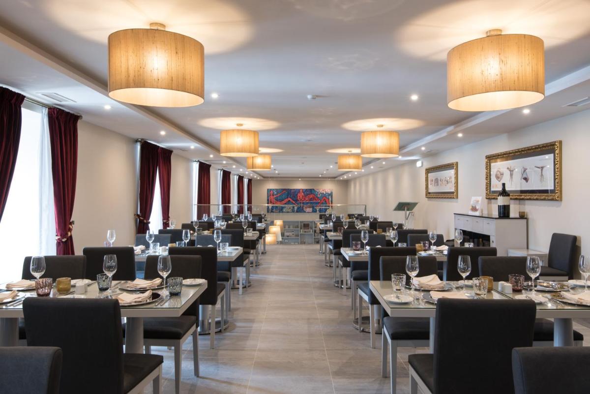 Um restaurante ou outro lugar para comer em Vila Gale Collection Elvas